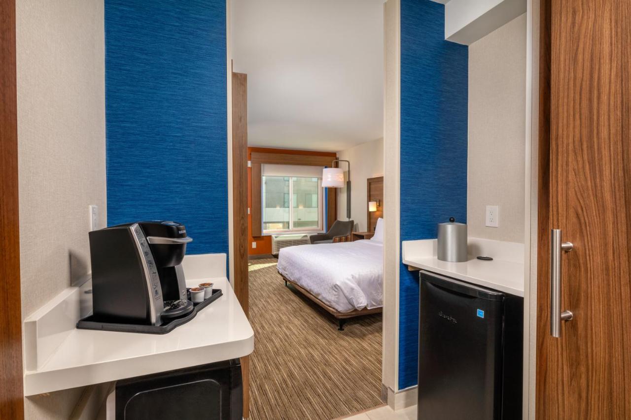 King Room with Roll-In Shower - Disability Access,1030005832:JPEG