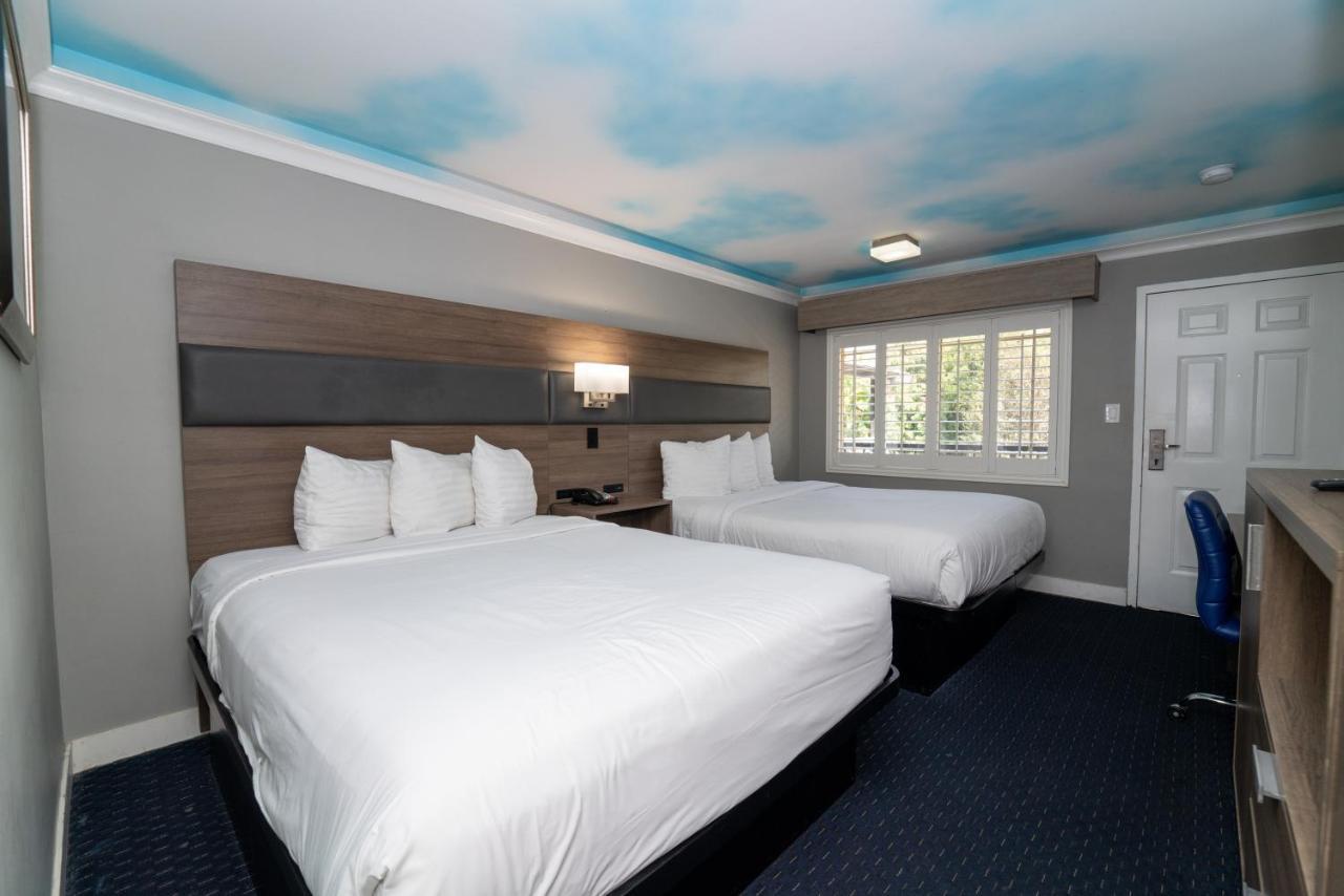 Queen Room Two Queen Beds Non-Smoking