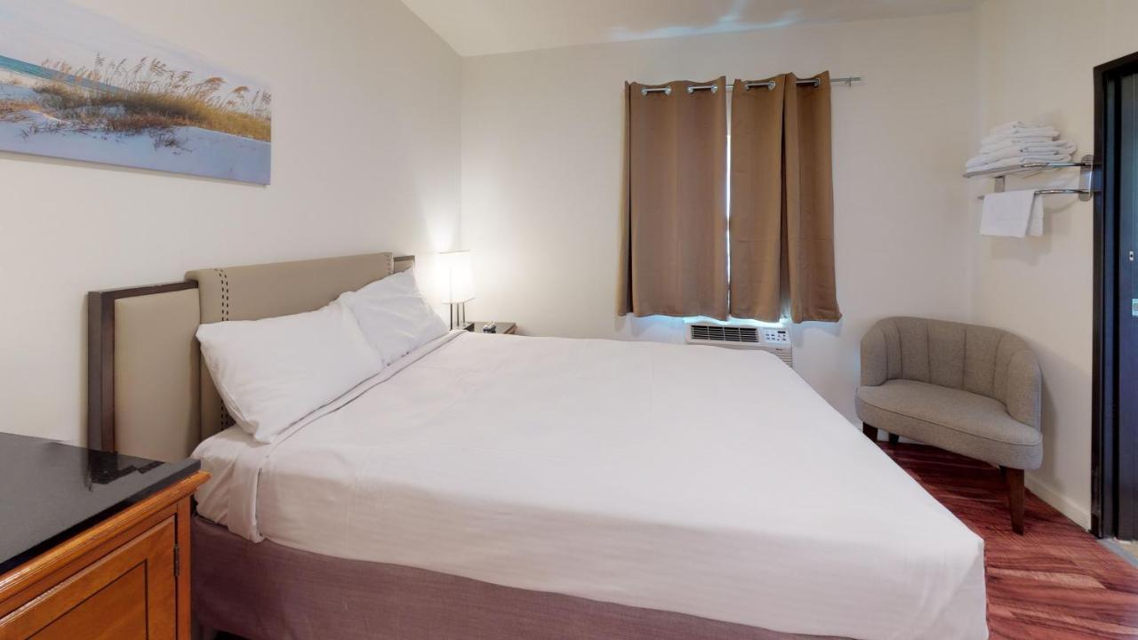 Deluxe Double Room Shower