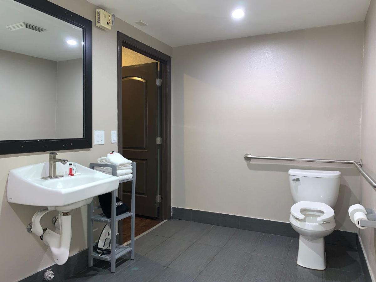 Queen Room Mobility Access or Non-Smoking