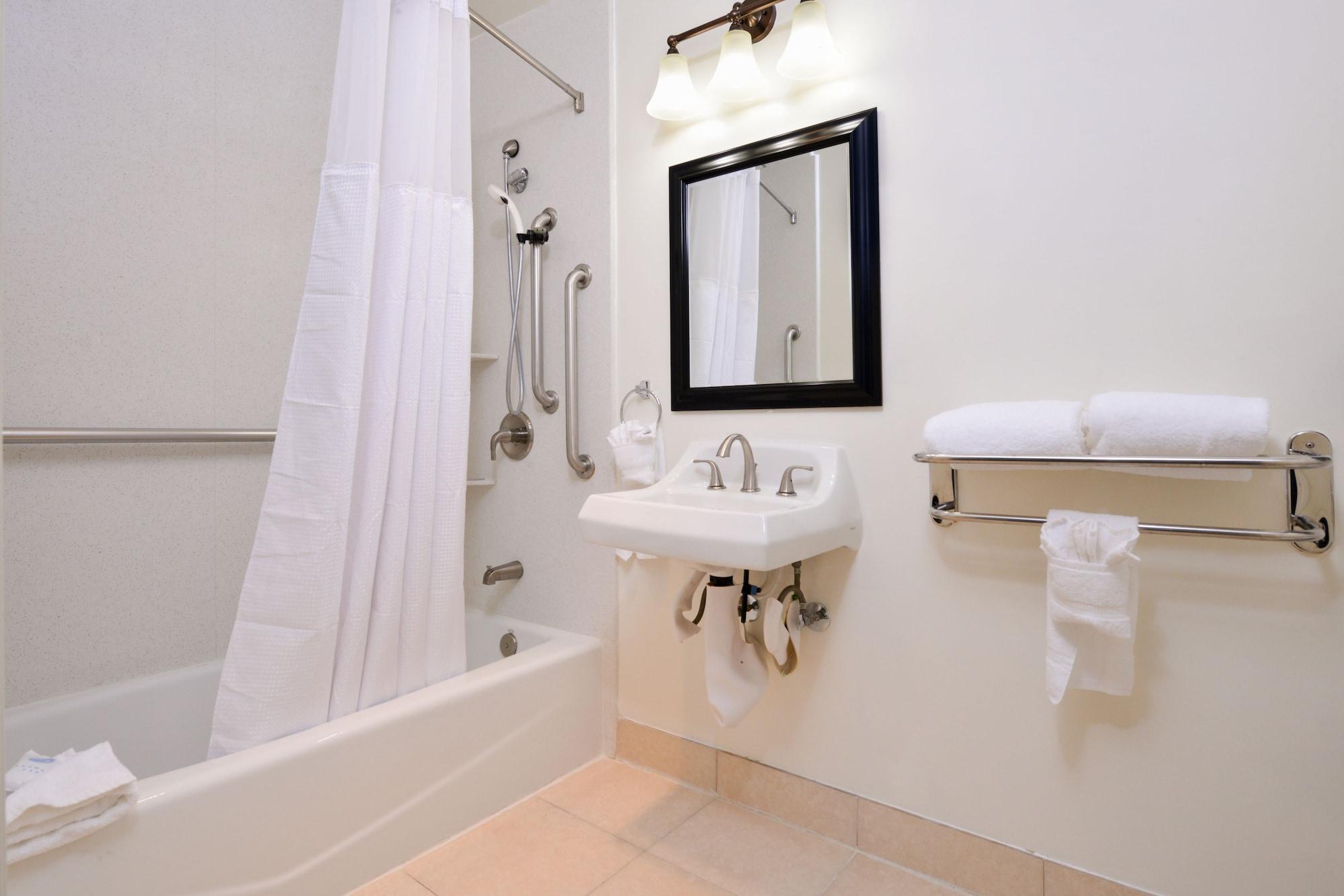 King Room Bath Tub Disability Access or Non-Smoking