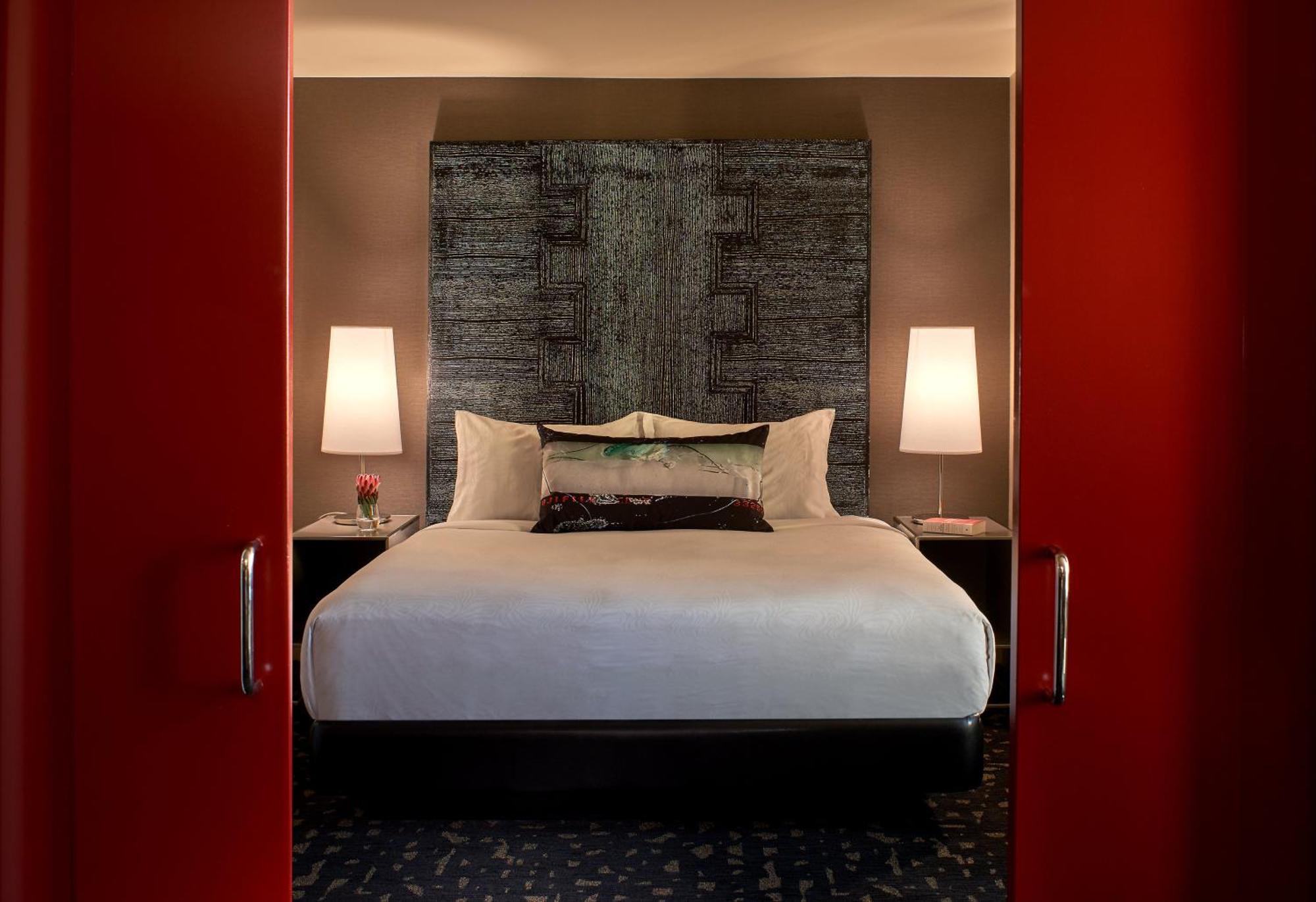 Essential King Room Beverly Hills View