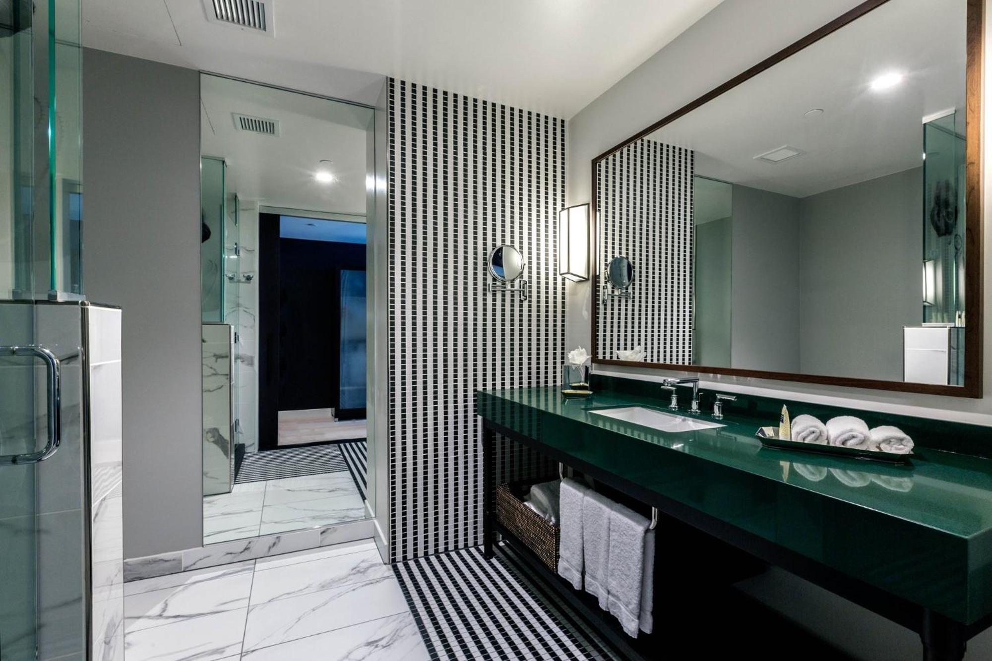 Junior King Suite City View