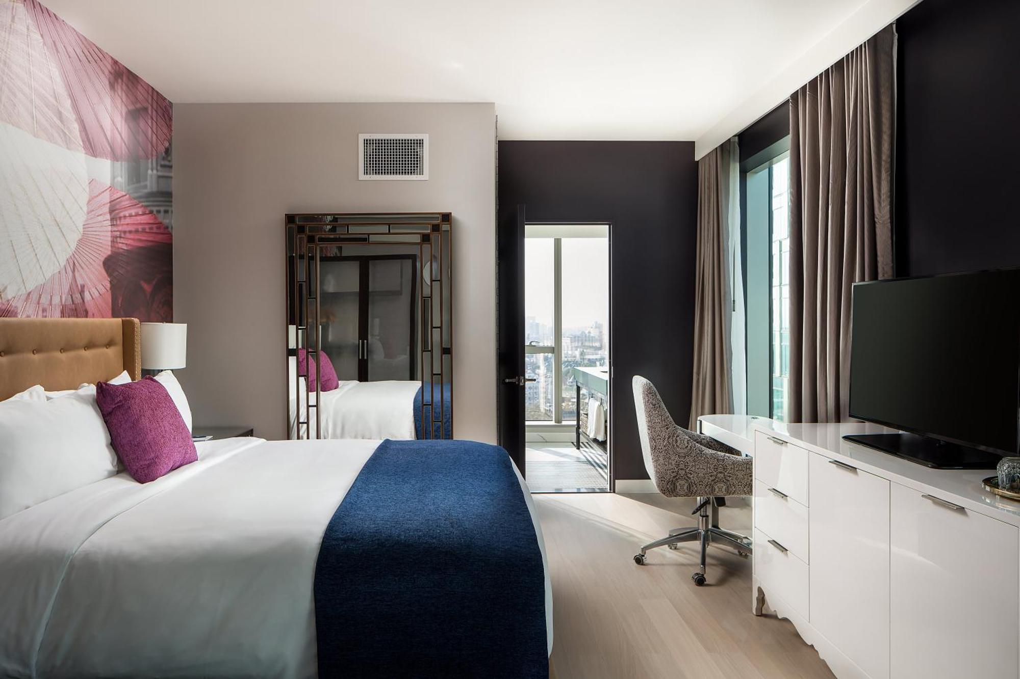 Junior King Suite City View