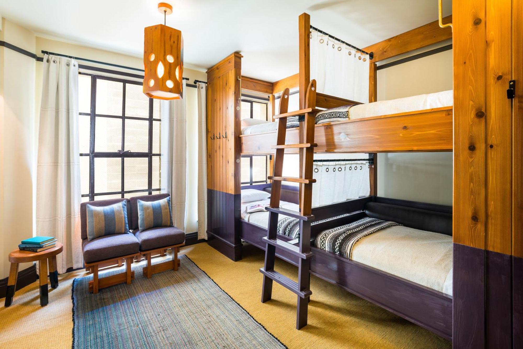Bed Female Quad