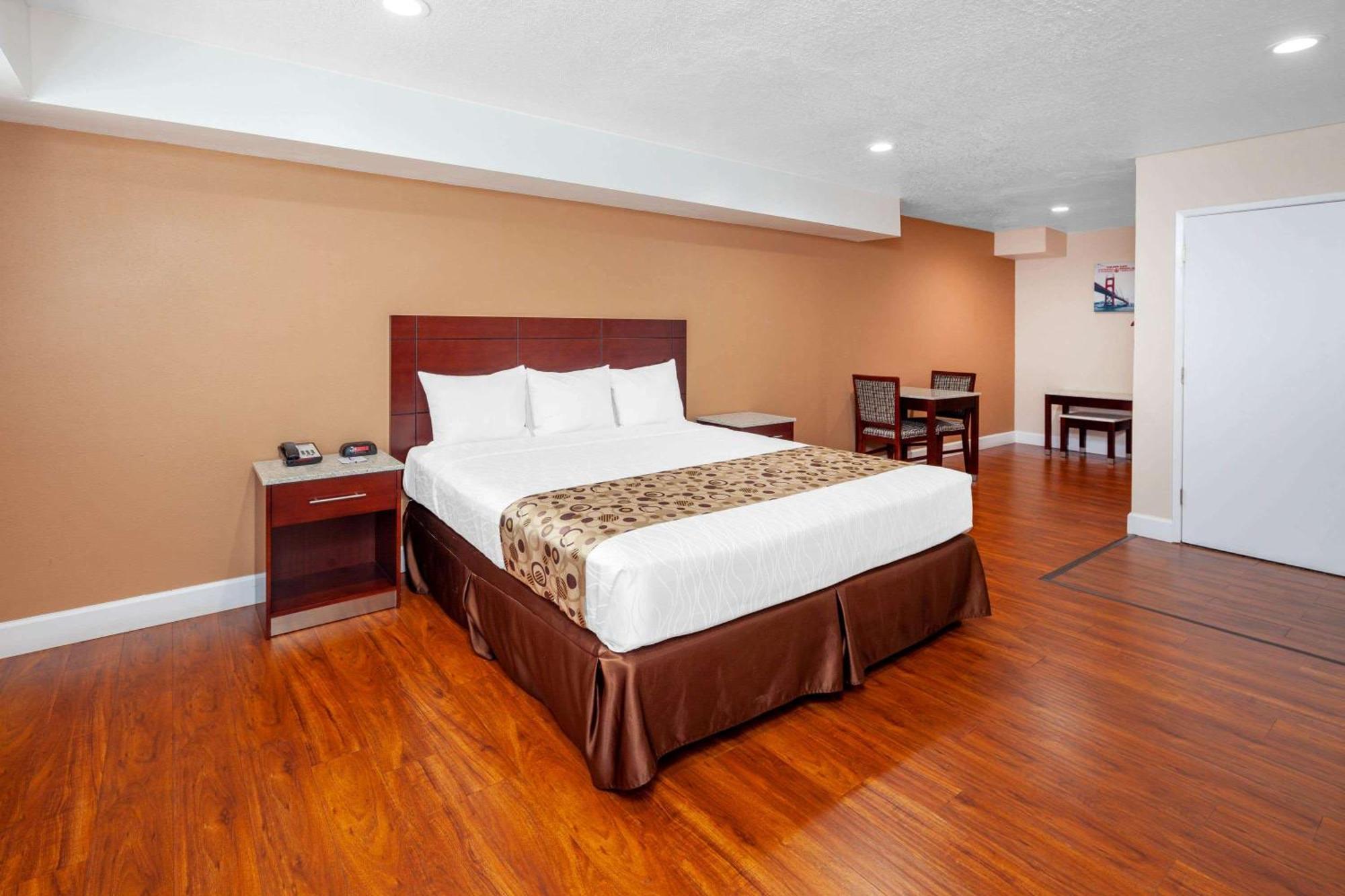 King Room - Non-Smoking
