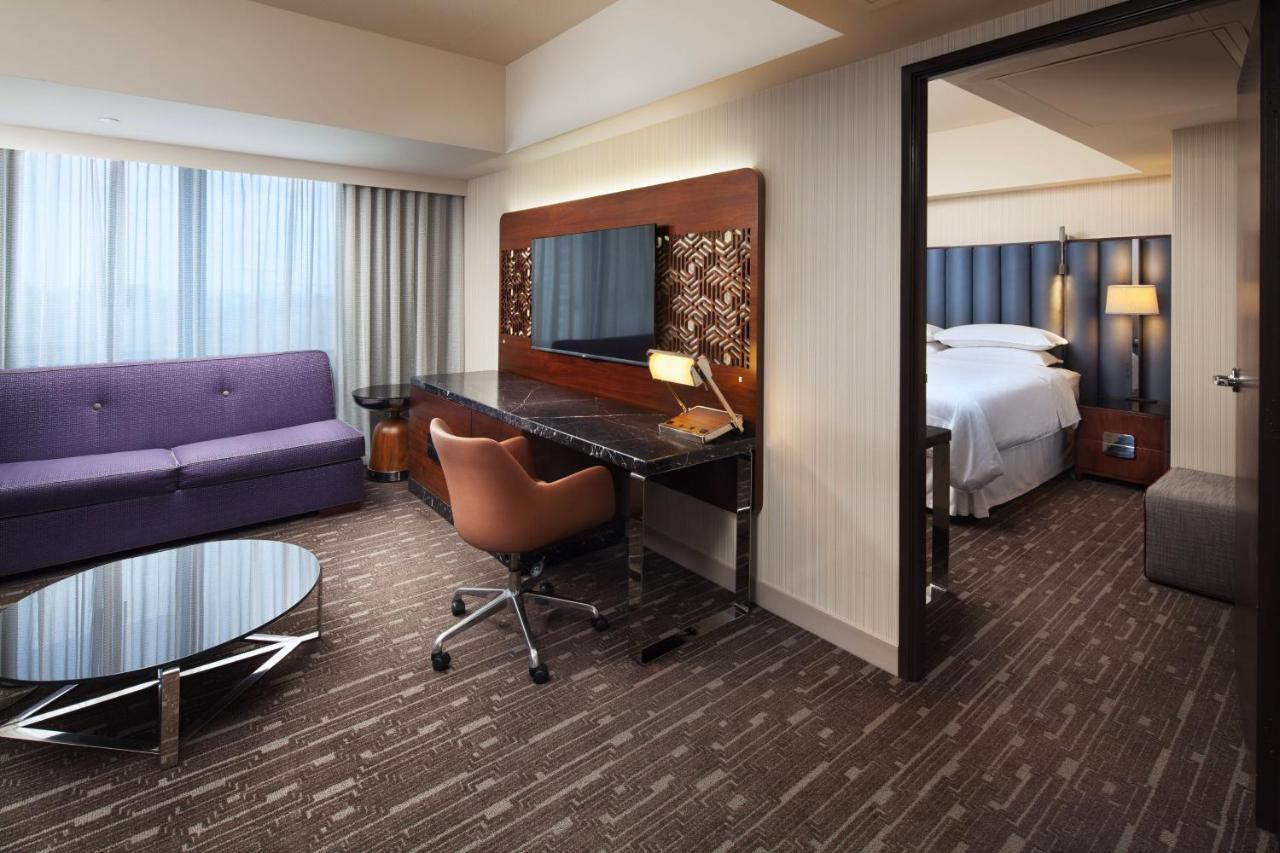 One Bedroom Suite Suite 1 King Alternate bed sofa bed