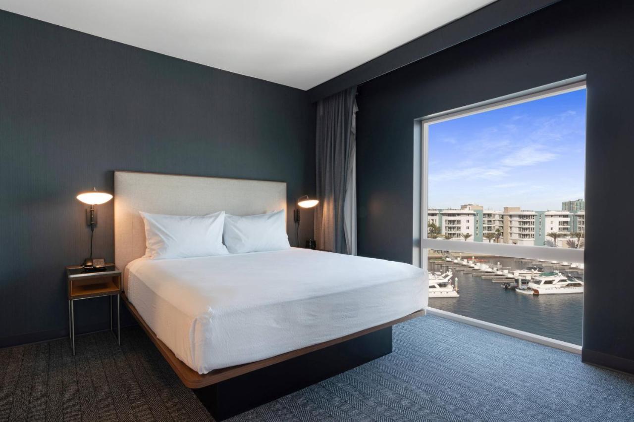 Suite 1 King Sofa bed Waterfront Balcony