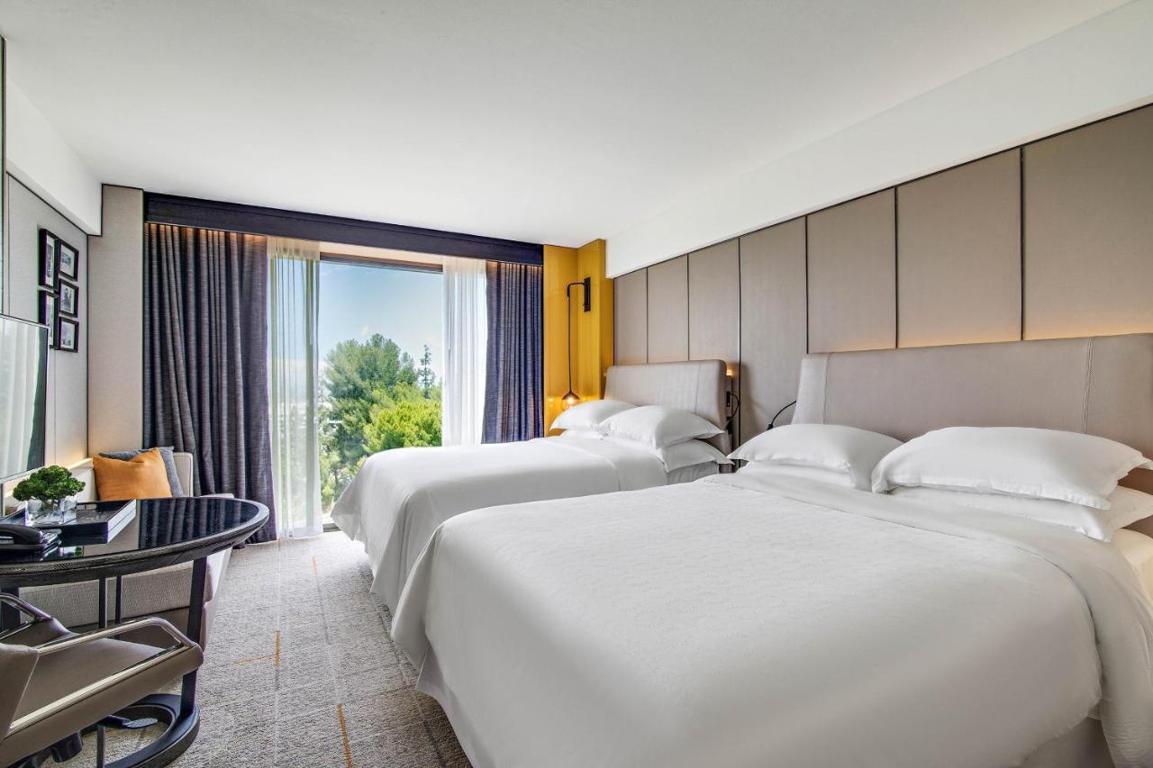 Zimmer mit 2 Queensize-Betten