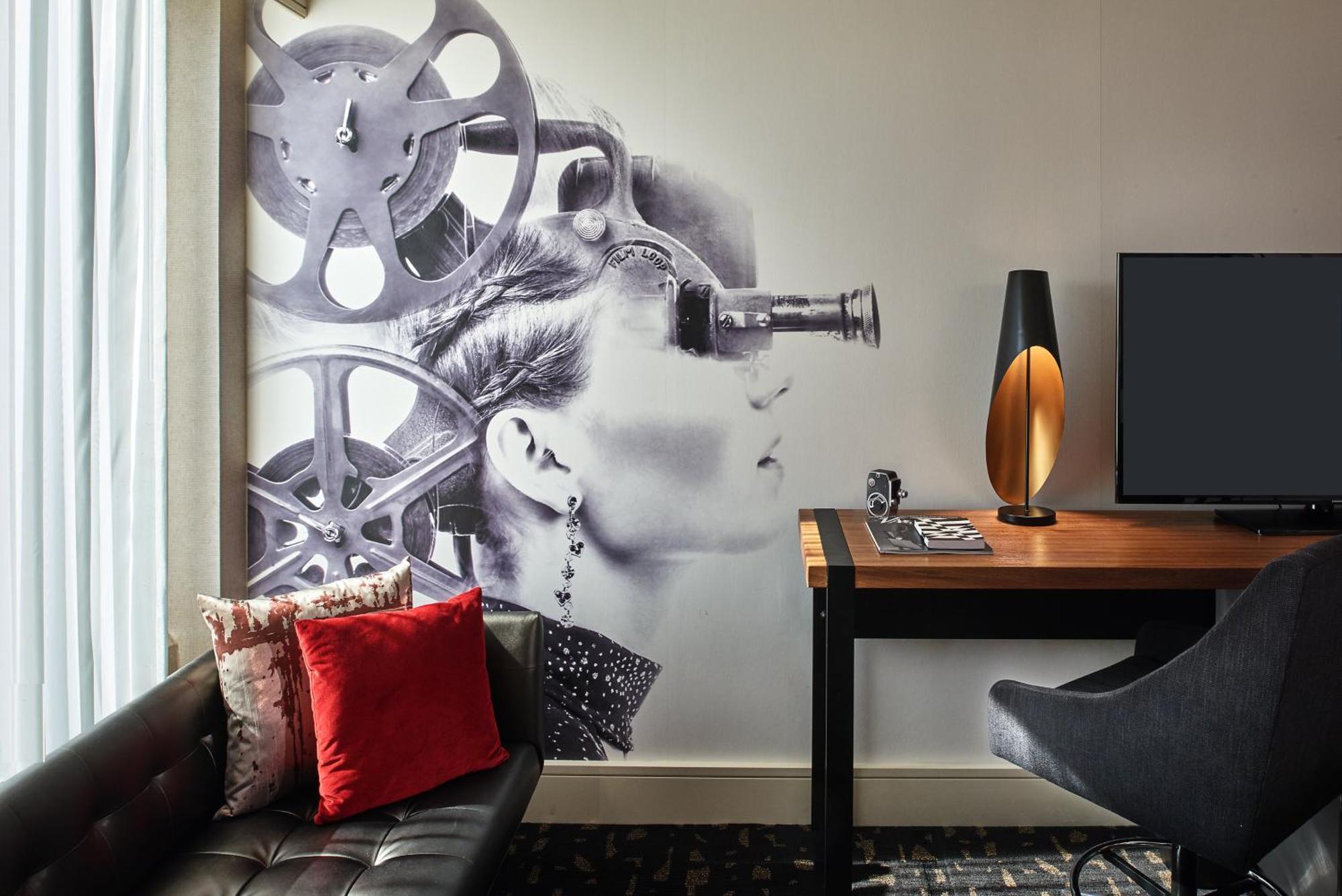 Essential King Room Beverly Hills View