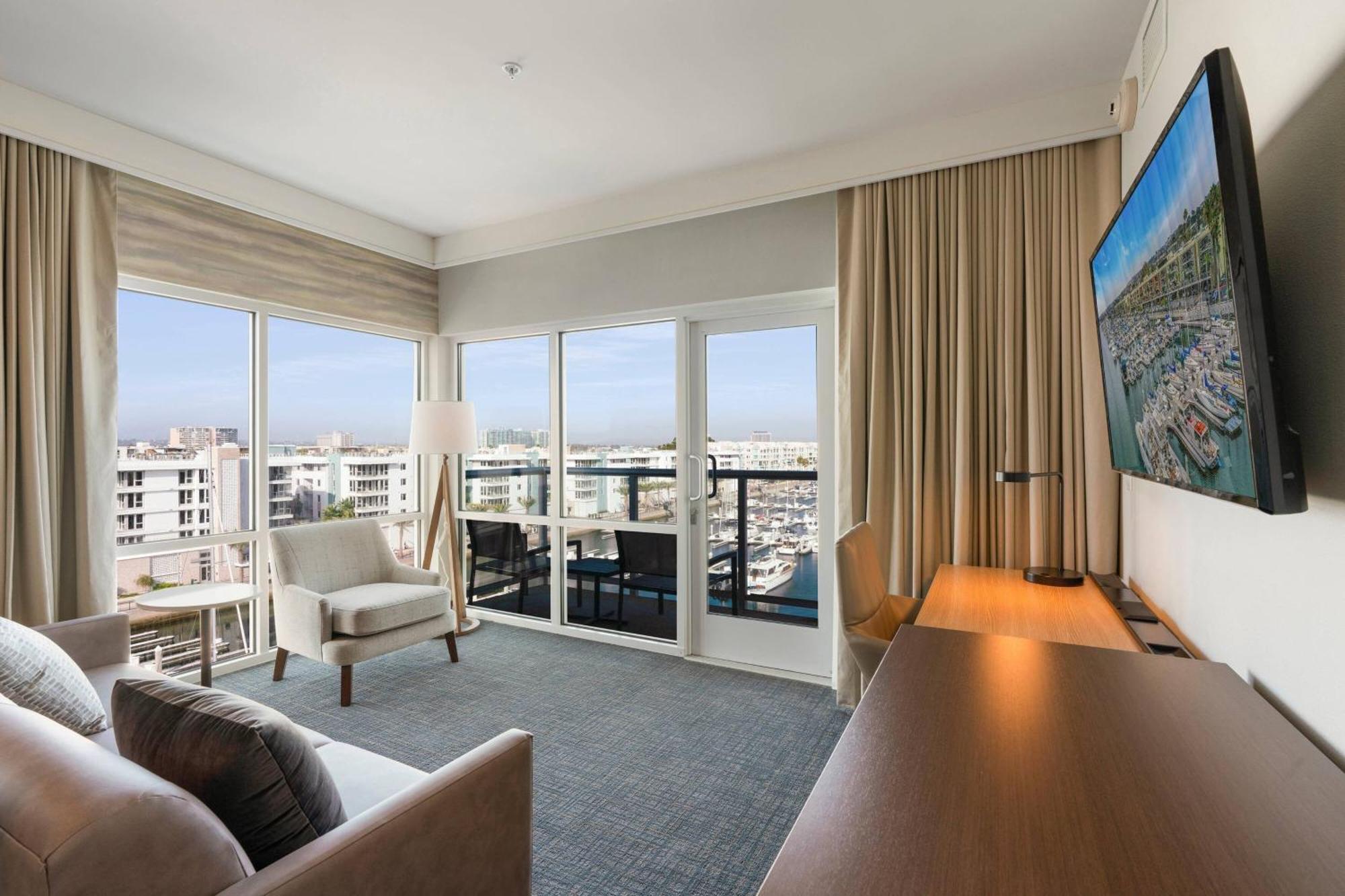 1 Bedroom Suite 1 King Water view