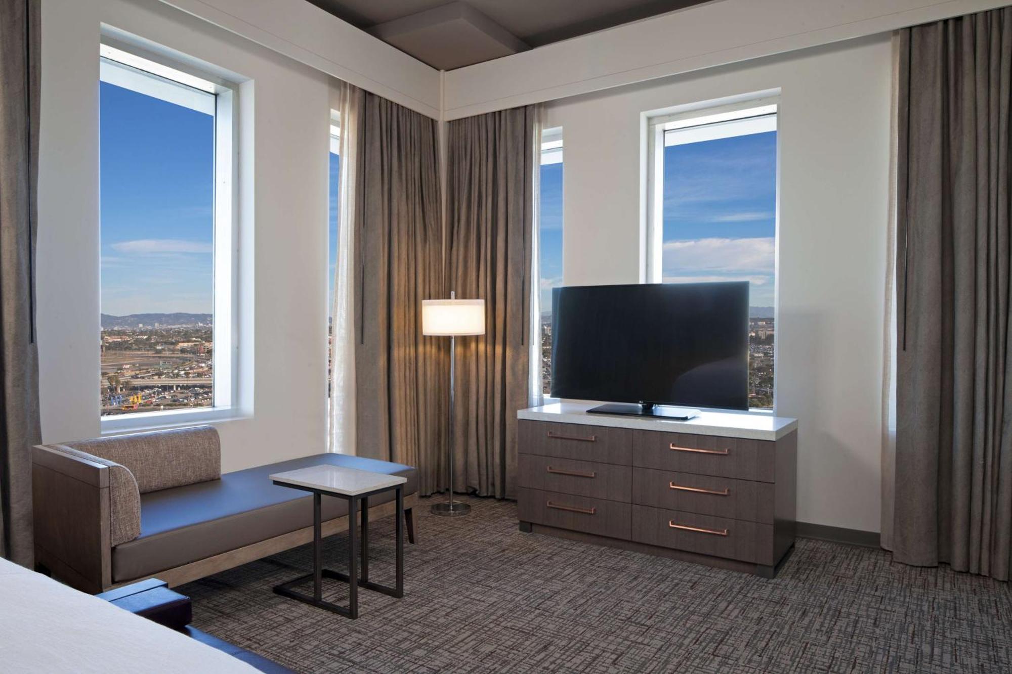 Deluxe King Suite