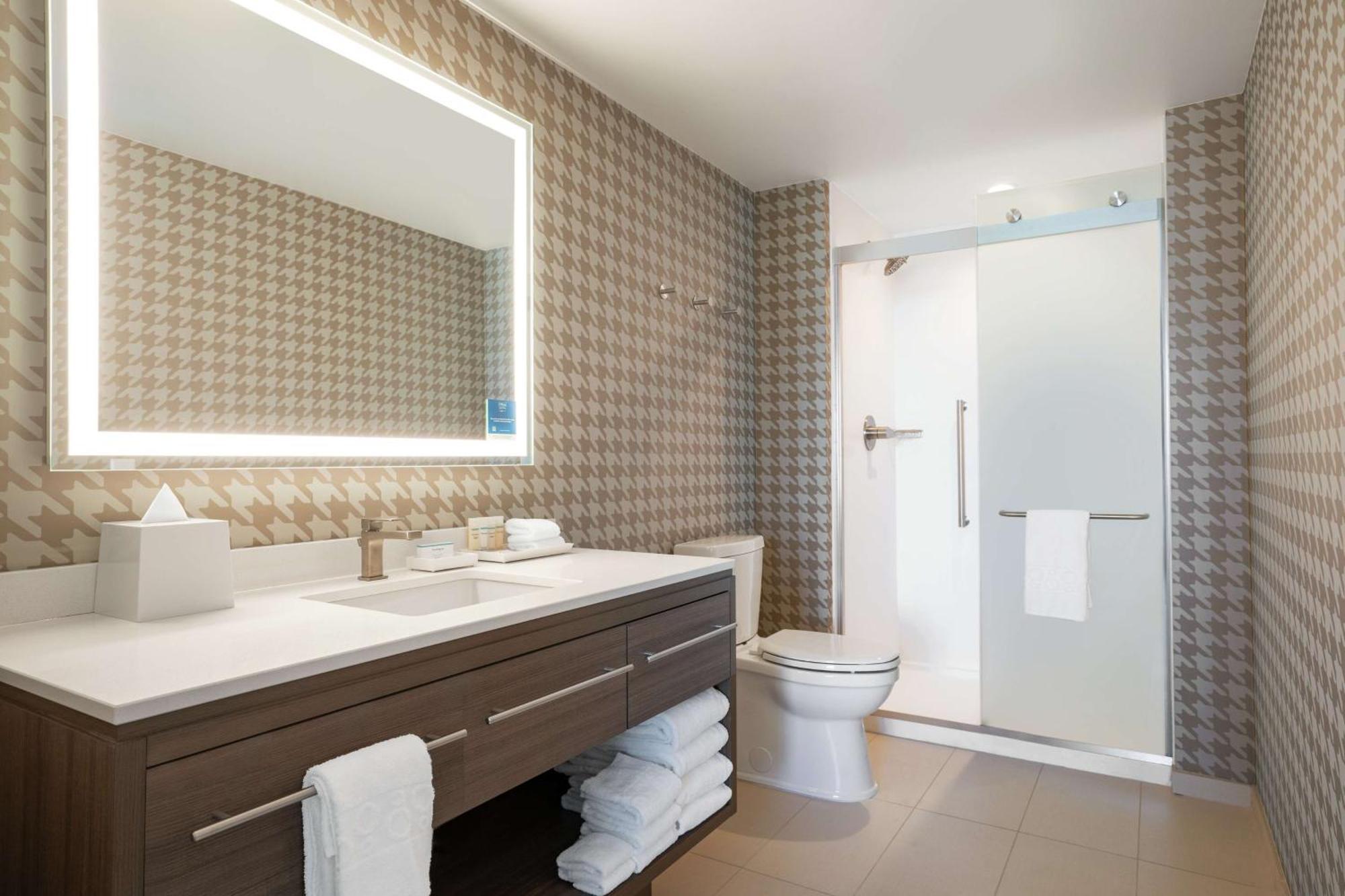 One-Bedroom King Suite - Hearing Accessible