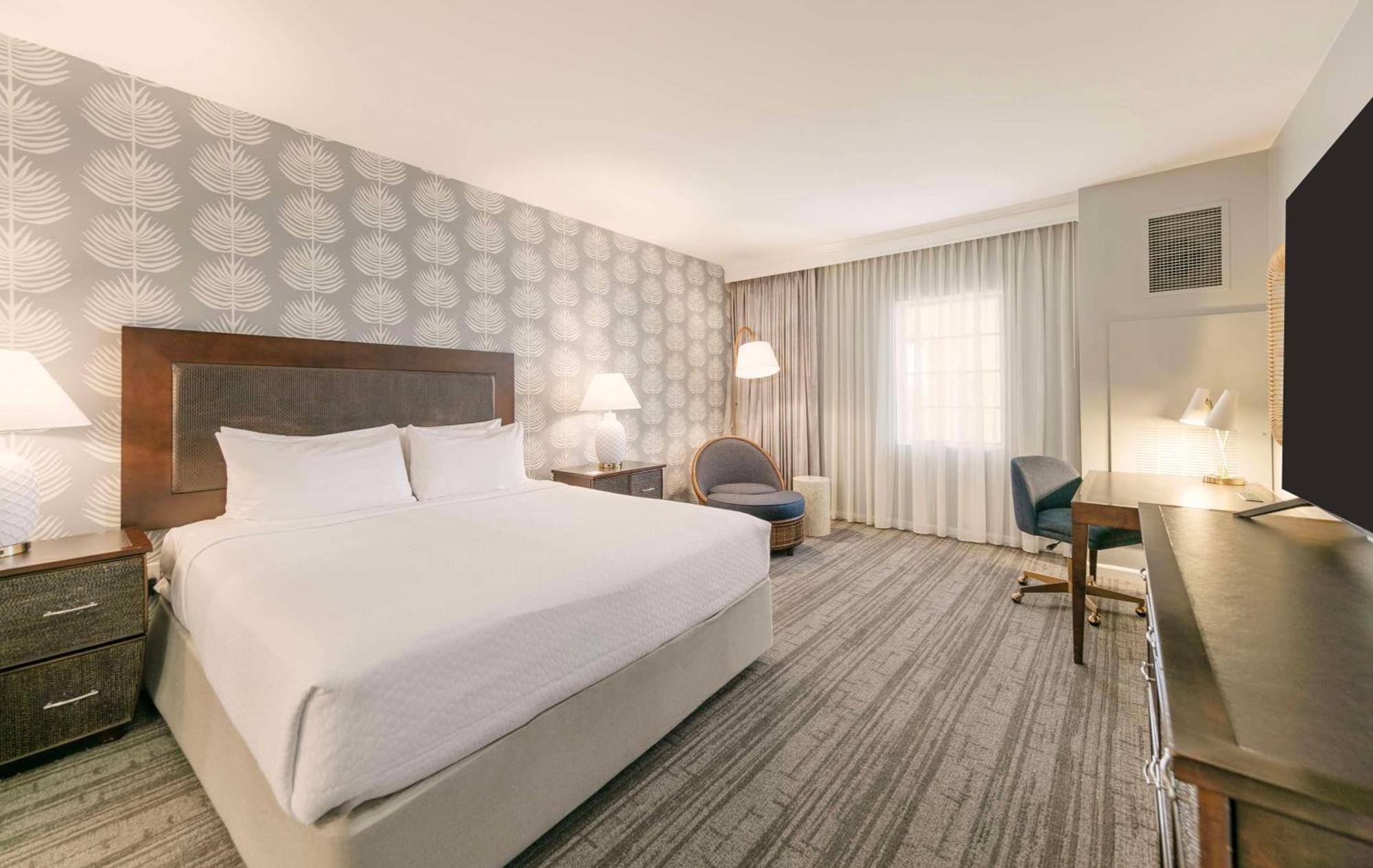 One-Bedroom King Suite with Marina View,1584472900:JPEG