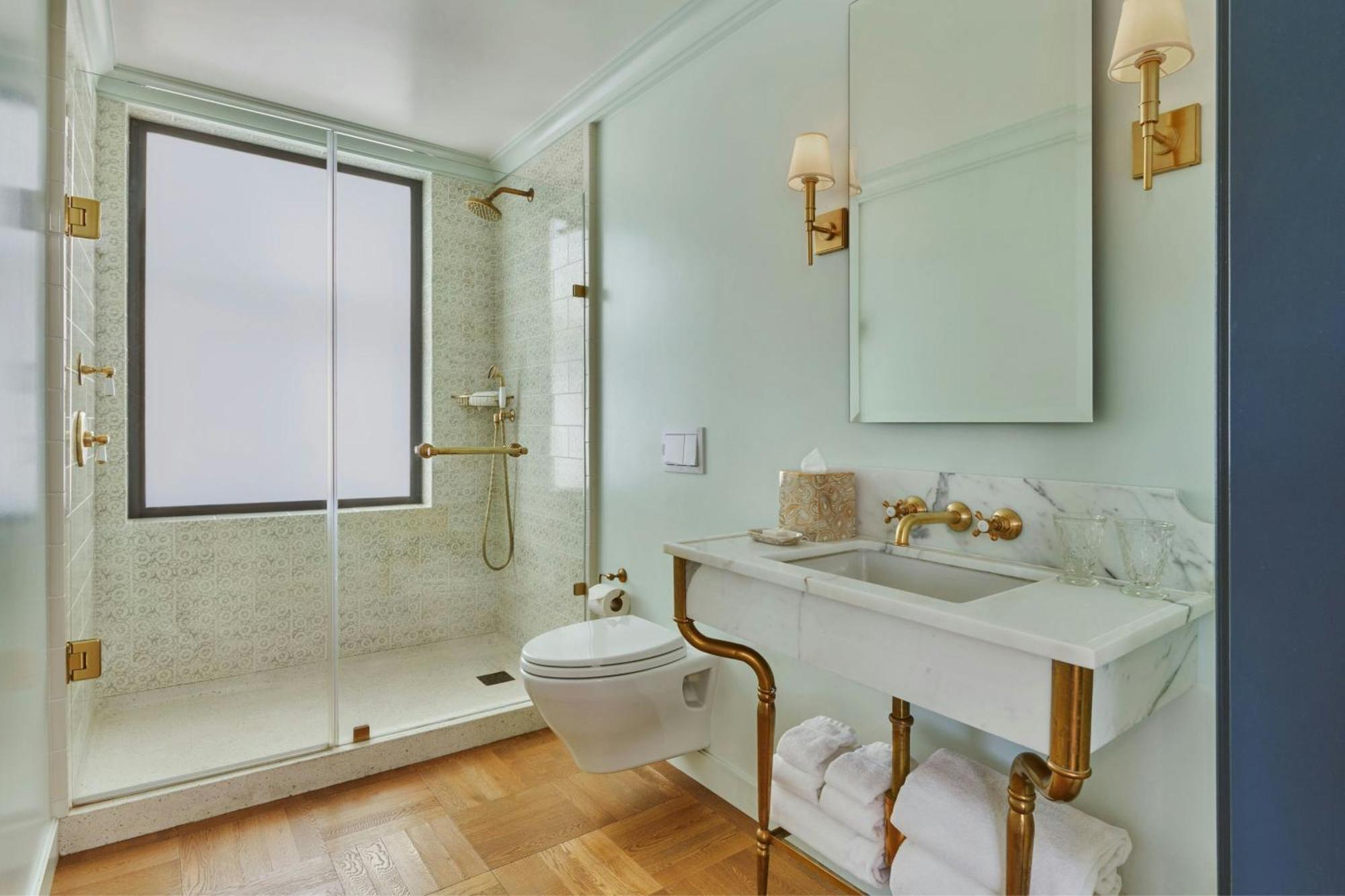 One-Bedroom Olive King Suite with City View - Hearing Accessible