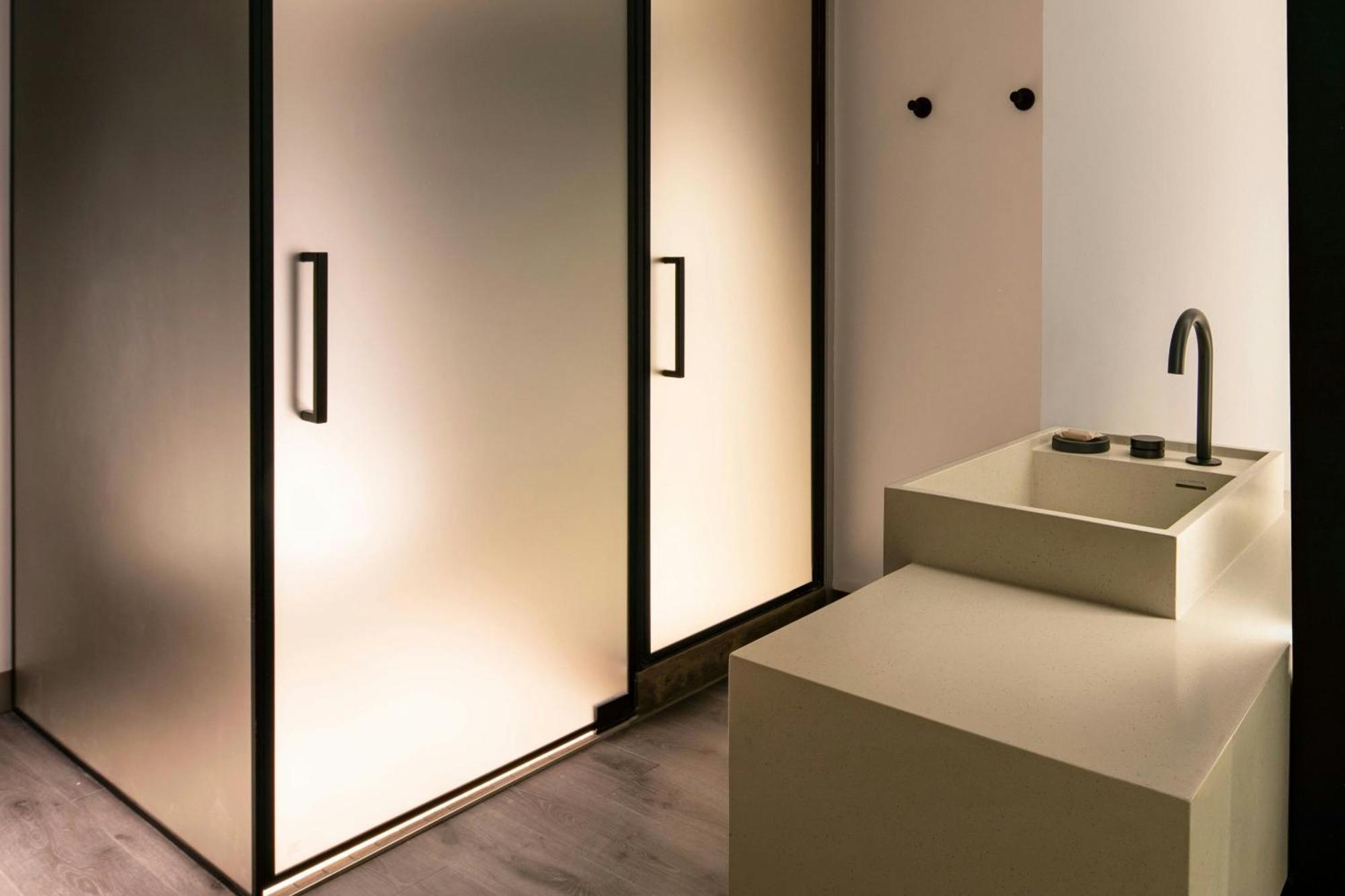 Queen Room City View Roll Shower Mobility Accessible