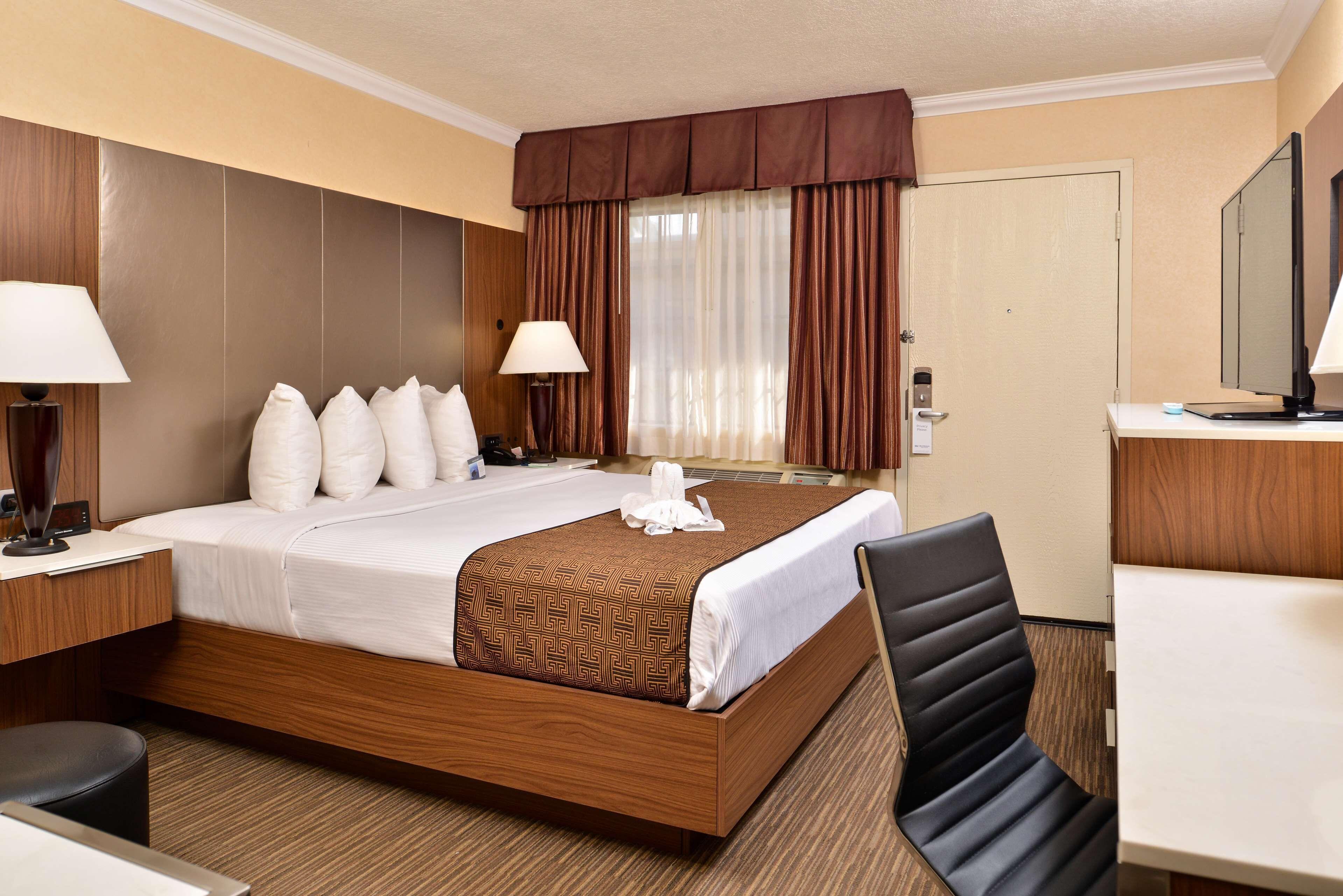 King Room with Bath Tub and Sofa Bed - Disability Access/Non-Smoking,1275976819:JPEG