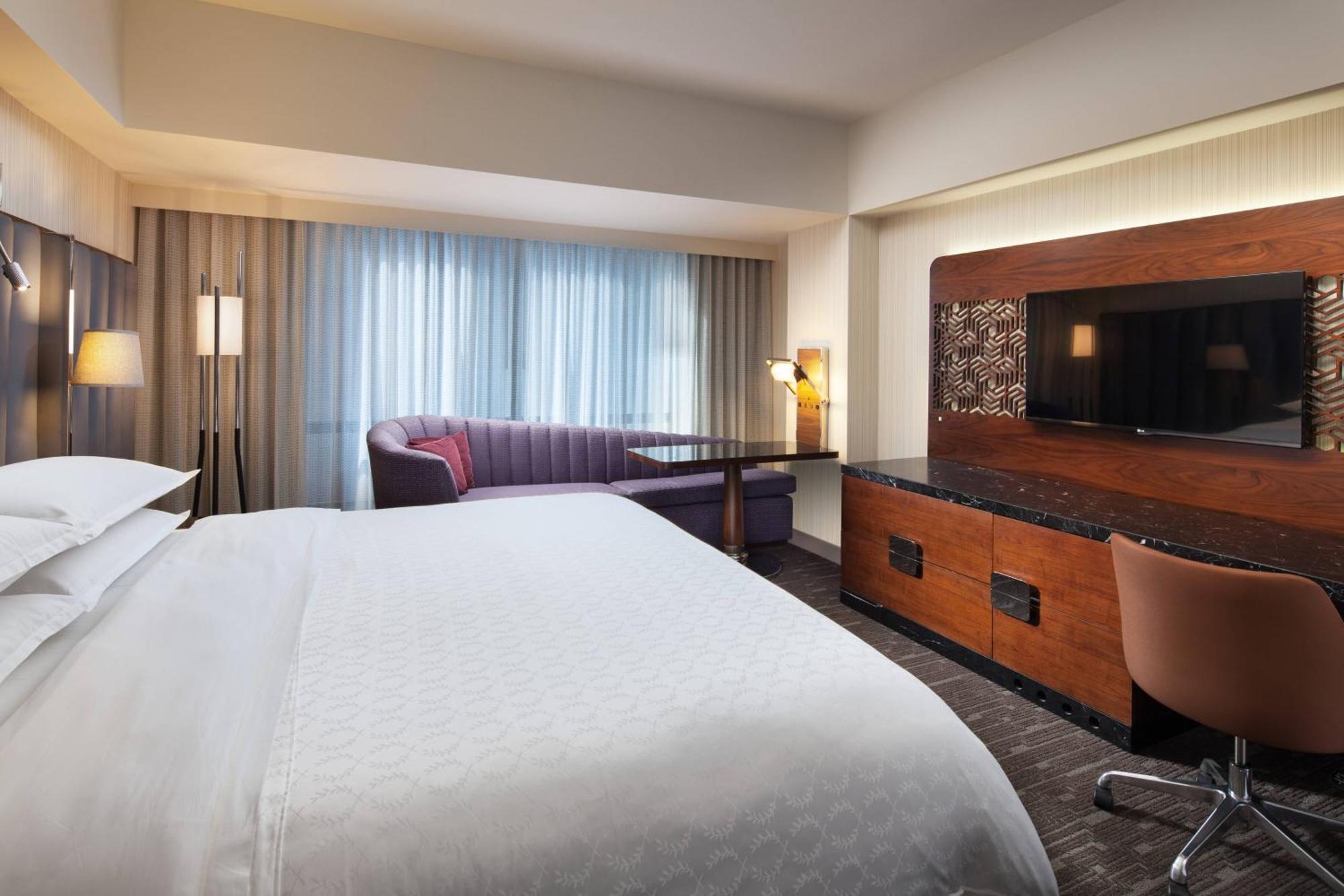 Concierge Level Guest room 1 King