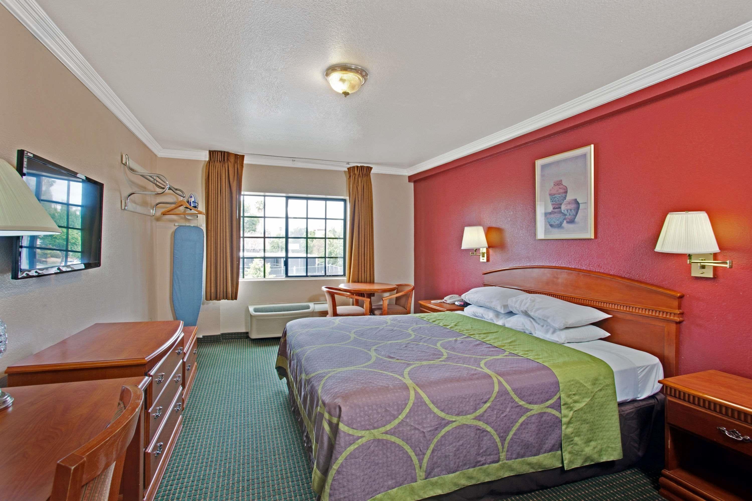 King Room Non-Smoking