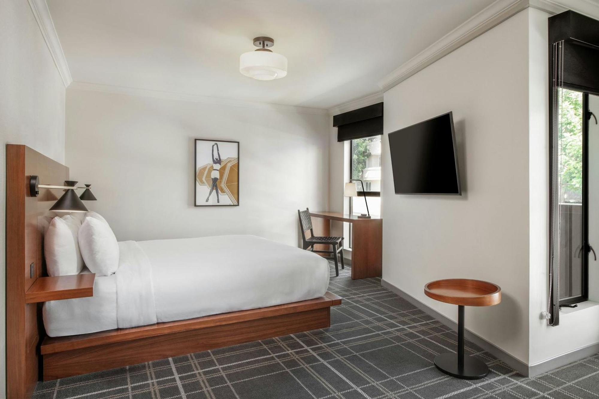 Zimmer mit Kingsize-Bett
