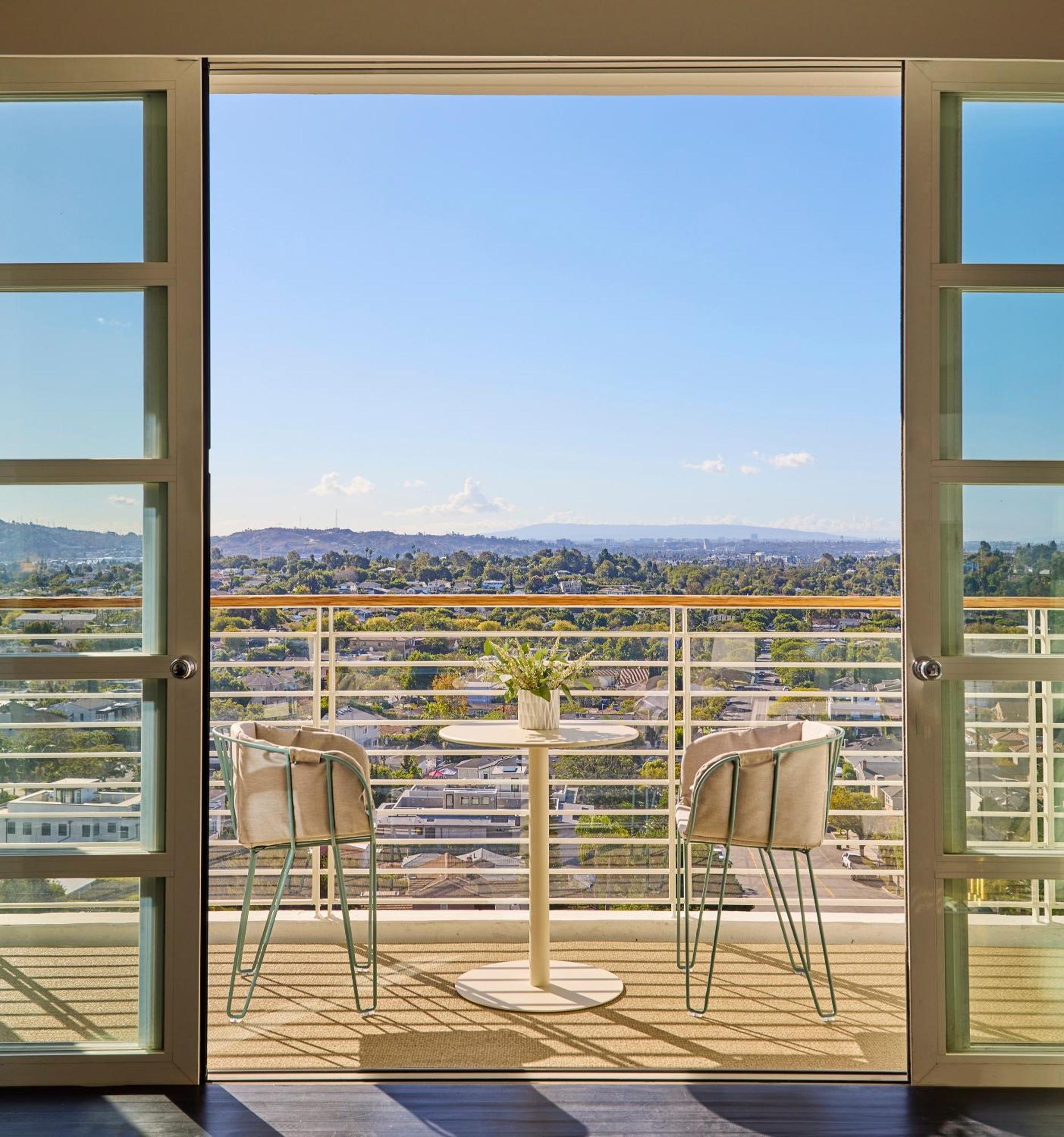Hollywood Suite