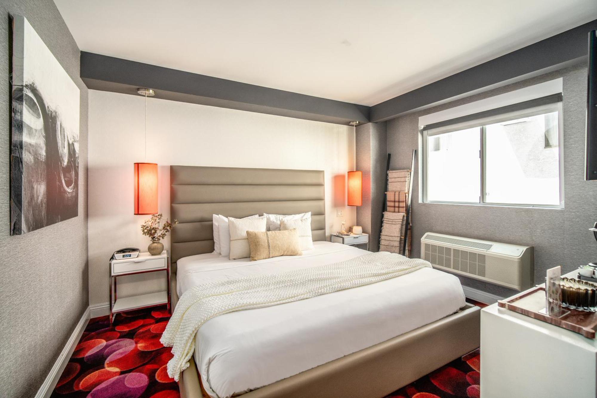 King Room,1743059607:JPEG