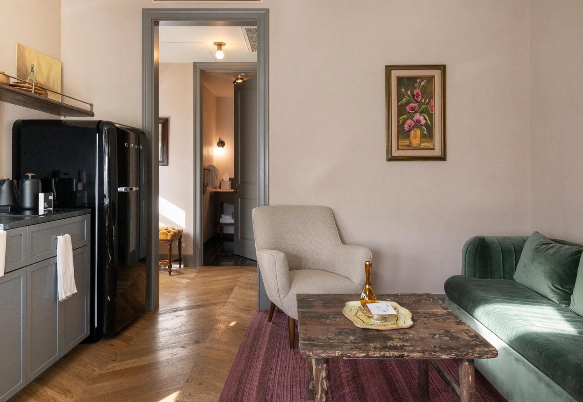 Courtyard King Suite #15