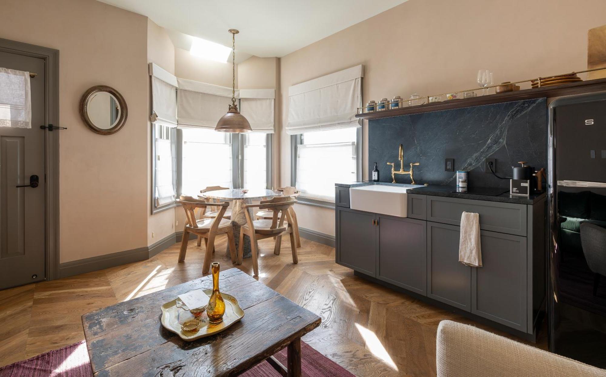 Courtyard King Suite #15