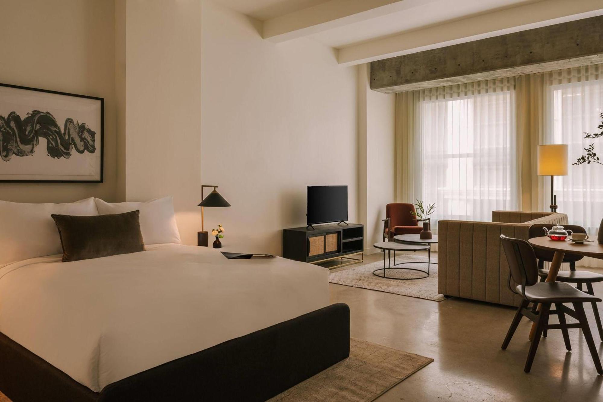 Deluxe King Studio Apartment - Non-Smoking