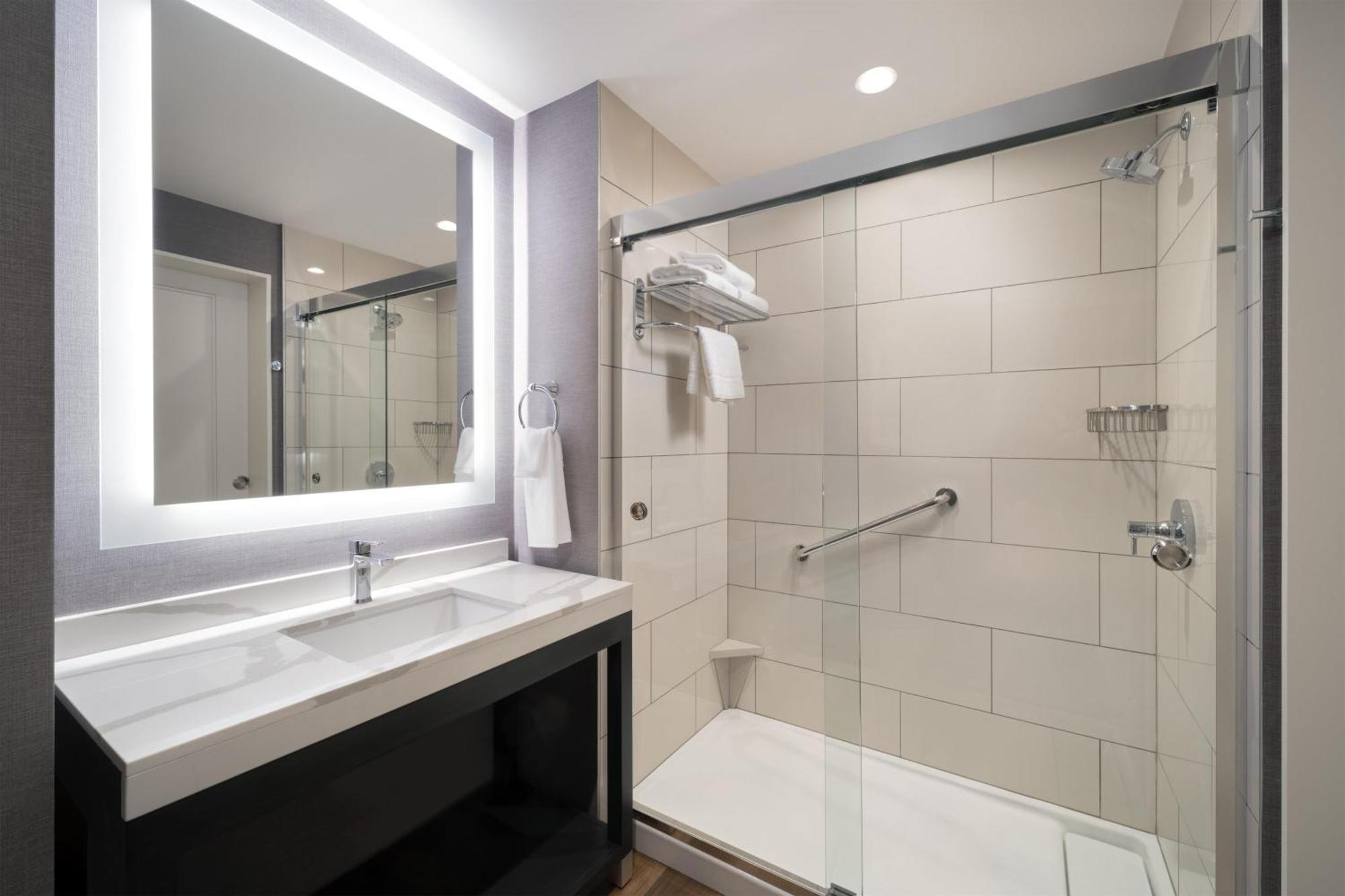 Studio Kitchen Suite | King Bed Plus Sofa Bed