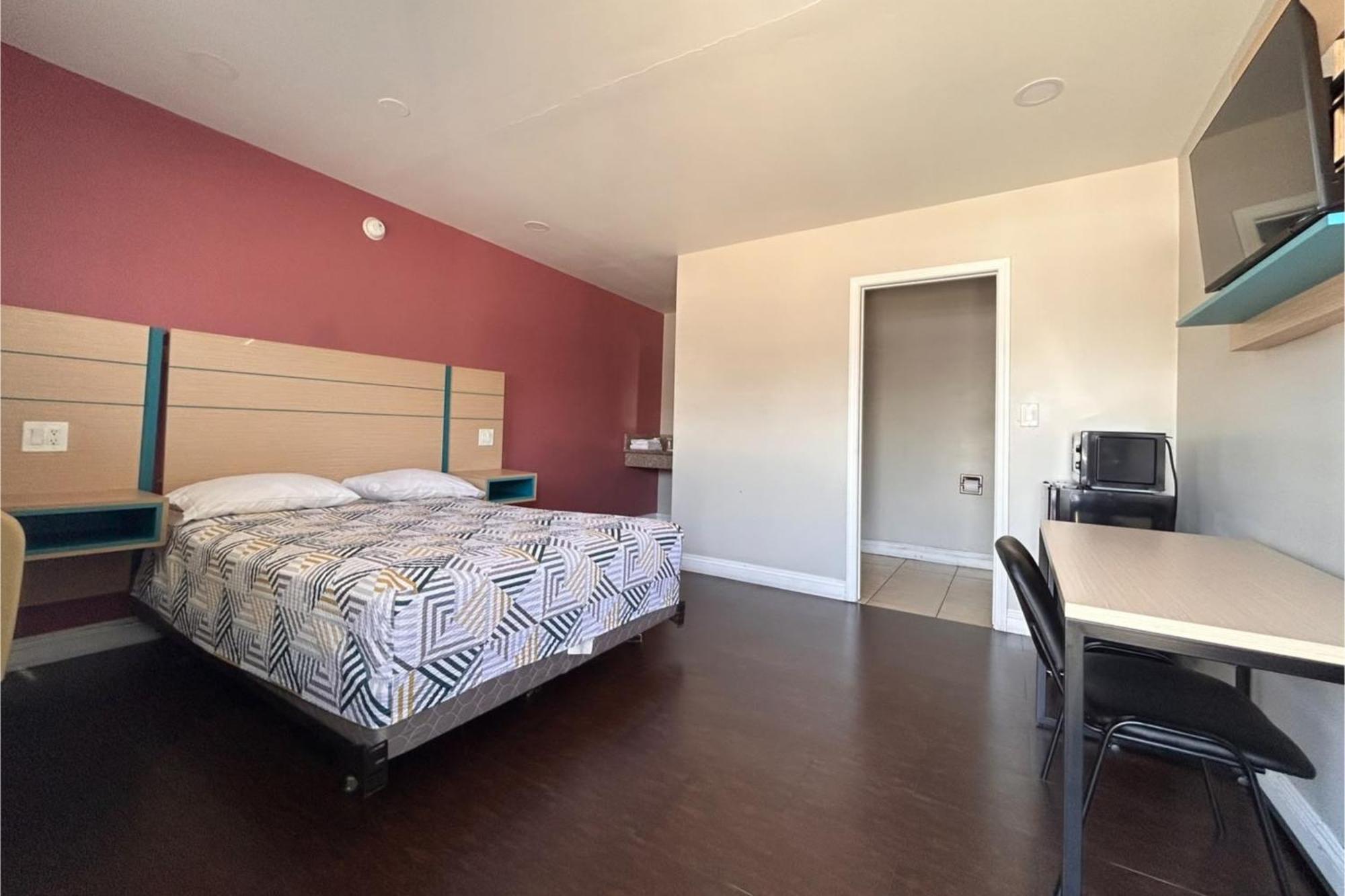 Queen Bed Non-Smoking