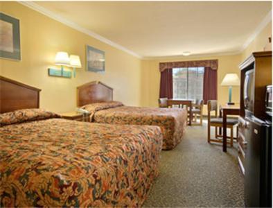 Queen Room Two Queen Beds Non-Smoking