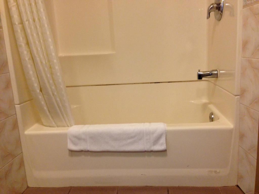 King Room - Non-Smoking,696549486:JPEG