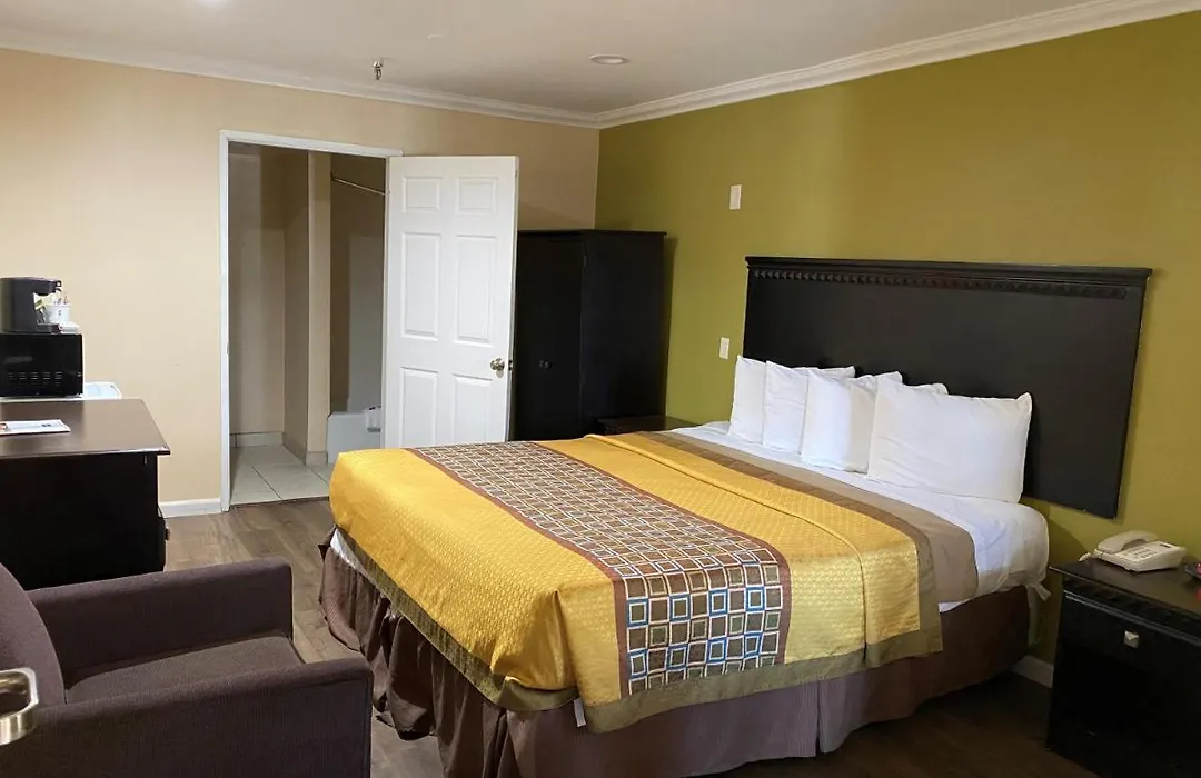 Travelodge By Wyndham Chatsworth-1