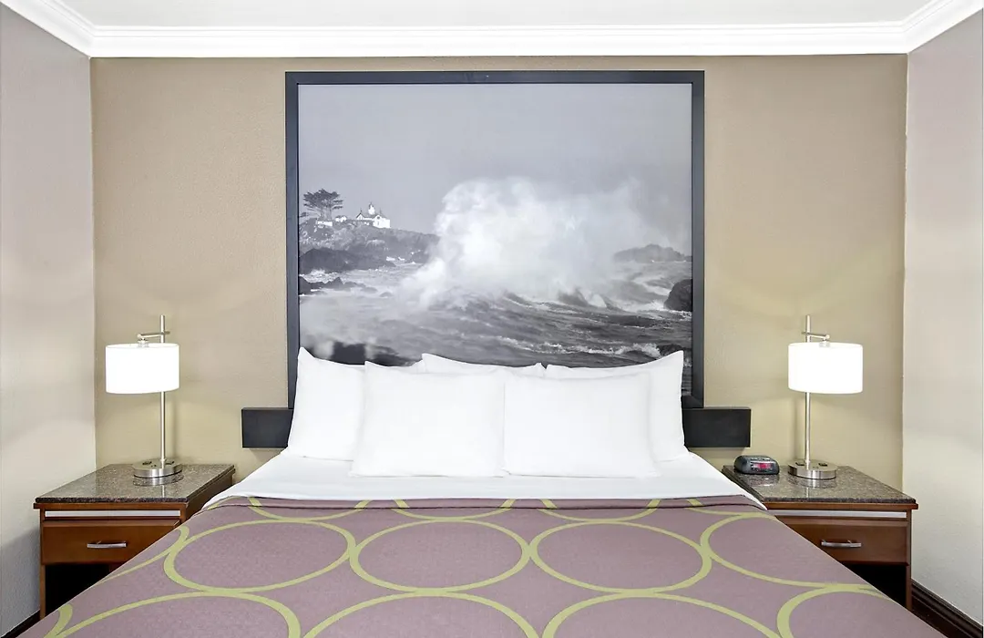 Super 8 By Wyndham Los Angeles-Culver City Area-1