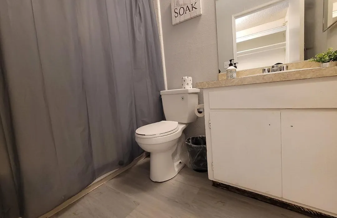 Deluxe Hotel Style Unit-1