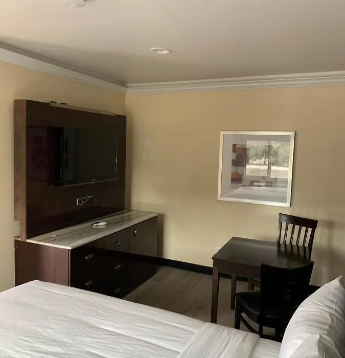Willow Tree Inn & Suites-1