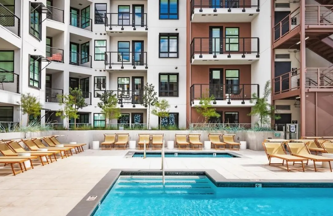 Level Hollywood-1