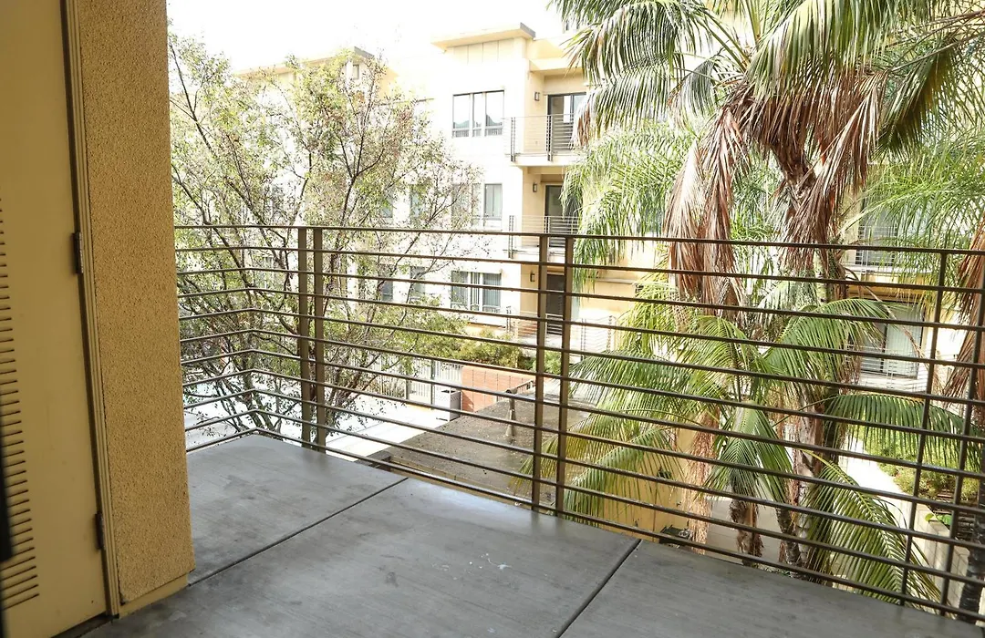 Amazing Apartments Near The Grove-1