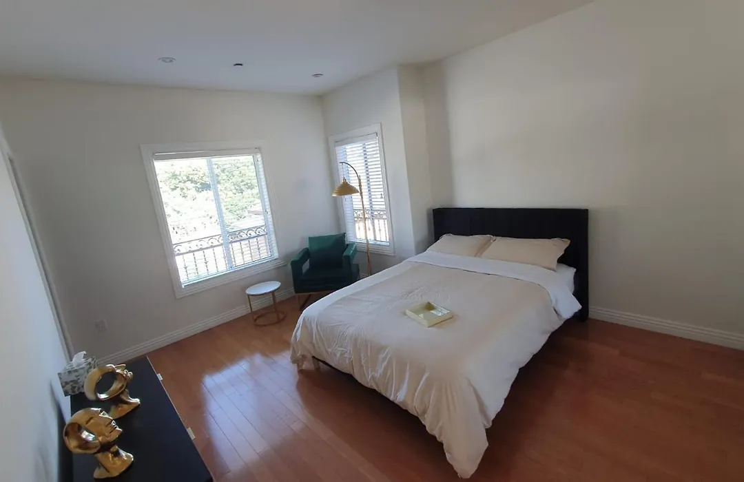 3 Bedroom Hollywood Gem-1