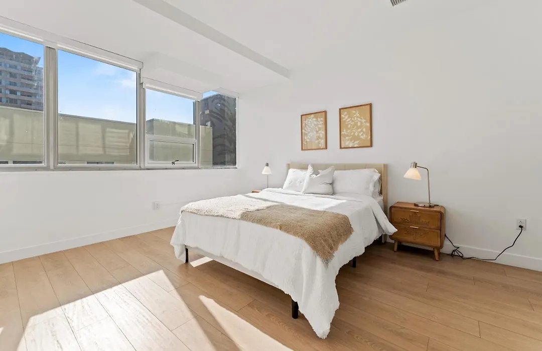 Stylish Downtown La Getaway - Prime Location On Wilshire Blvd! 2 Bedroom 1 Bath-1