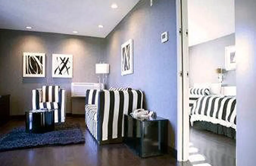 Ramada Plaza By Wyndham West Hollywood Hotel & Suites-1
