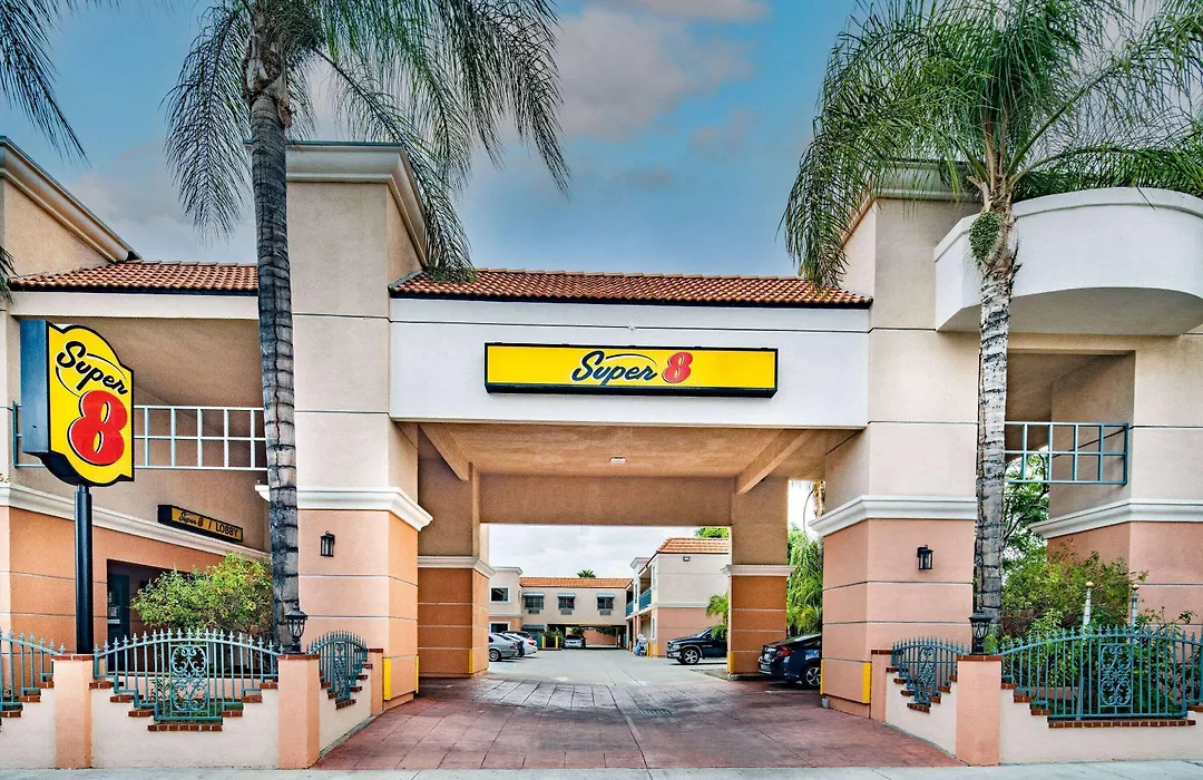 Super 8 By Wyndham North Hollywood-1