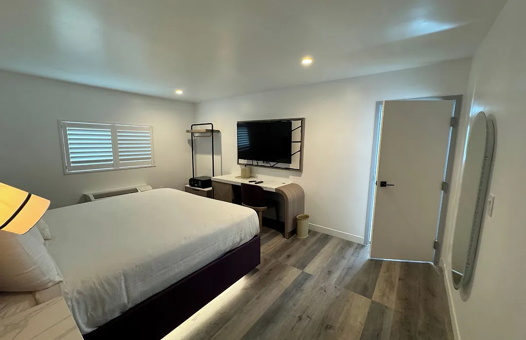 Hotel Rudra - Hollywood-1