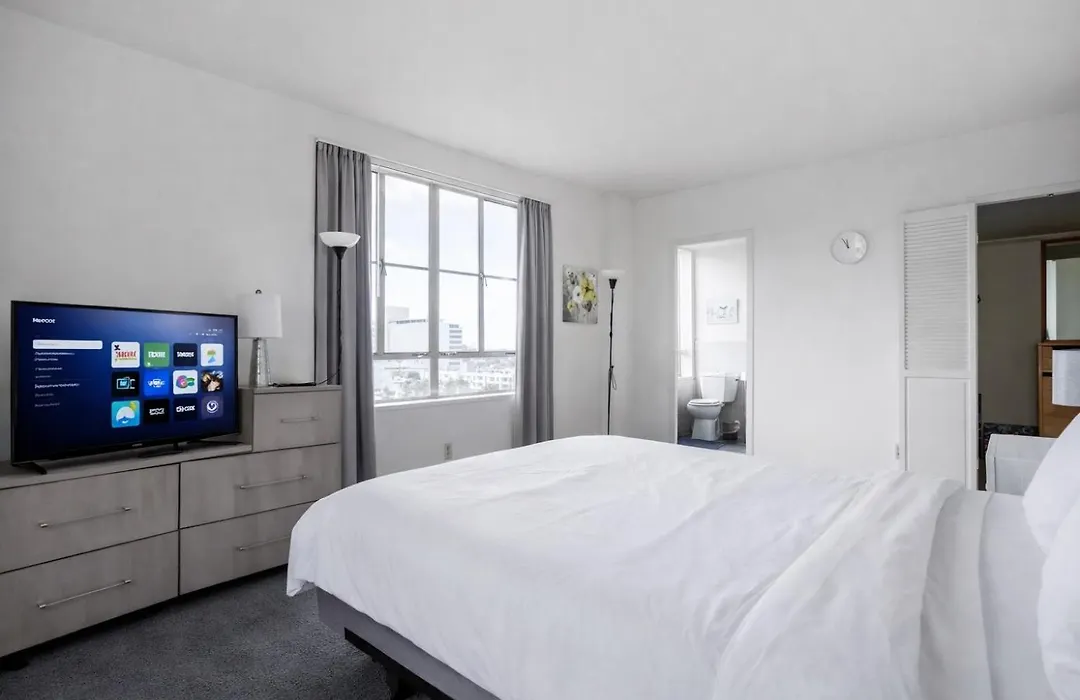 Spacious 2 Bedroom 2 Bathroom Unit Great Location-1