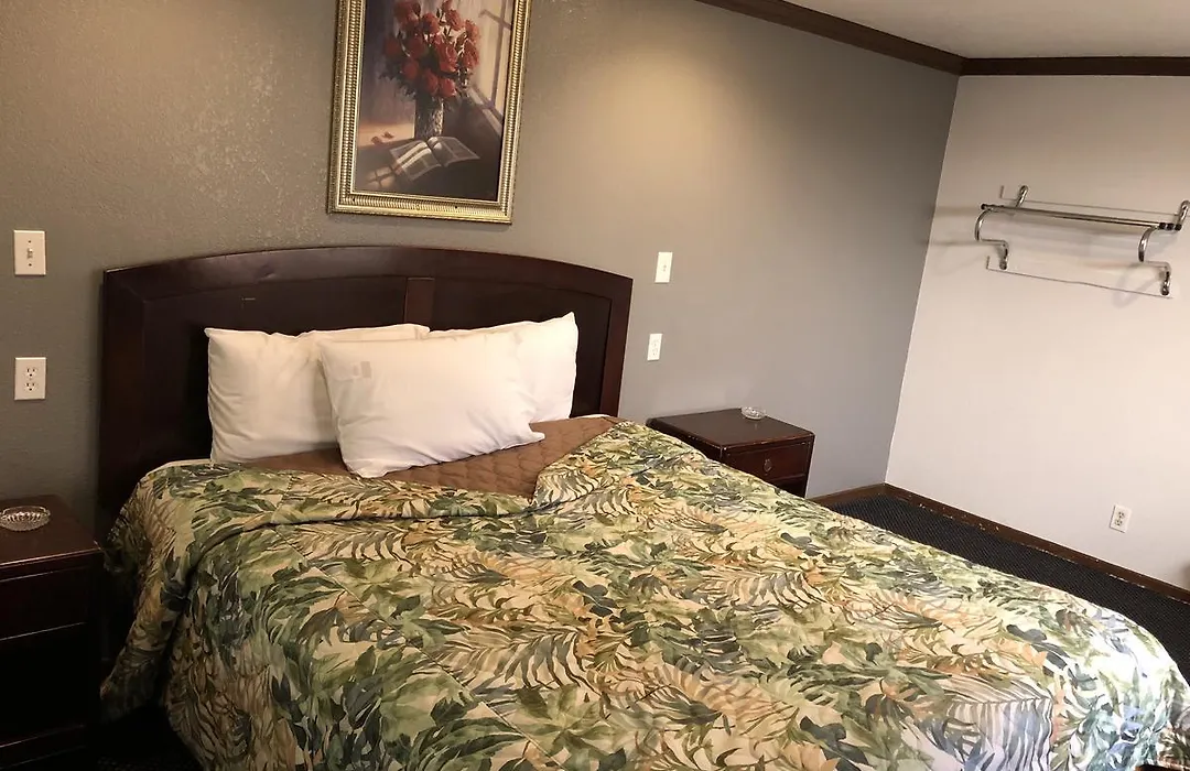 Starlight Inn, Valley Blvd - Downtown La-1