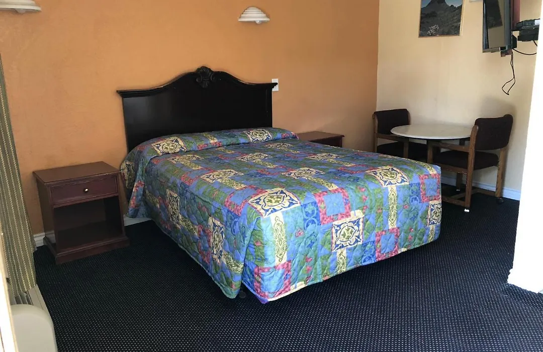 Pine Tree Inn-1