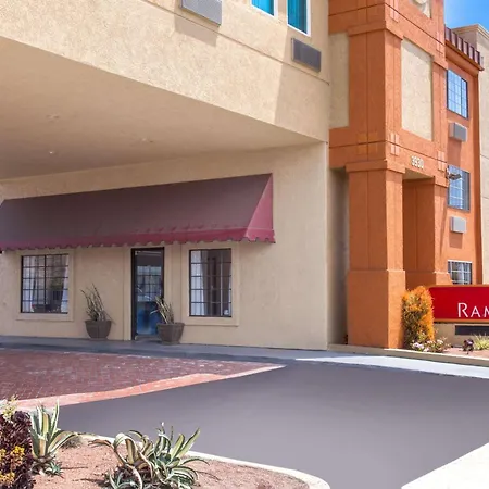 Ramada By Wyndham Culver City-2