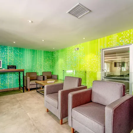 818 Hotel + Pool, Ascend Hotel Collection By Choice-3