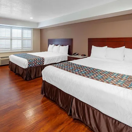 Travelodge By Wyndham Harbor City-3